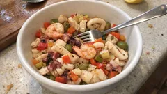 Insalata di mare al limone: come farla tenera e profumata, perfetta da preparare in anticipo